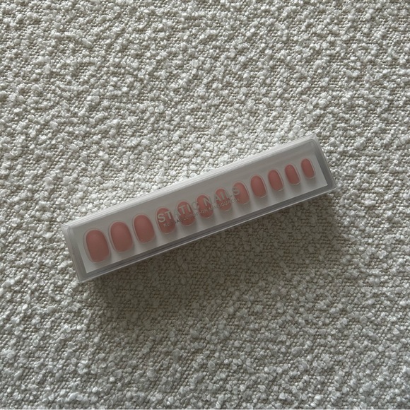 Static Nails Reusable Pop-On Manicure - Picture 3 of 4